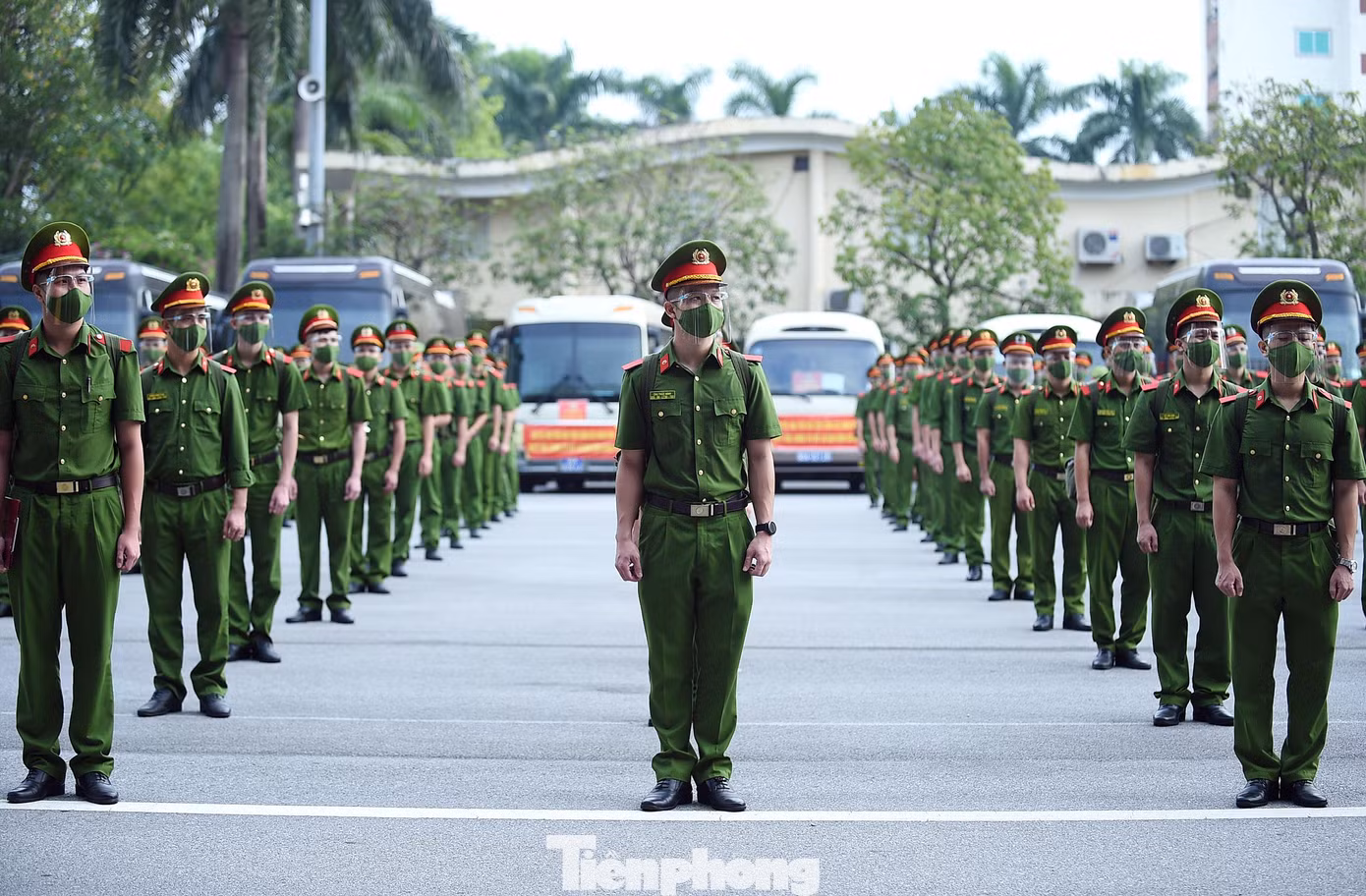 Được biết, 650 cán bộ, học viên Học viện Cảnh sát nhân dân lên đường làm nhiệm vụ ở Bình Dương và Long An do Bộ Công an cử nhằm tăng cường lực lượng đảm bảo an ninh trật tự và hỗ trợ phòng chống dịch COVID-19 tại các tỉnh phía Nam.