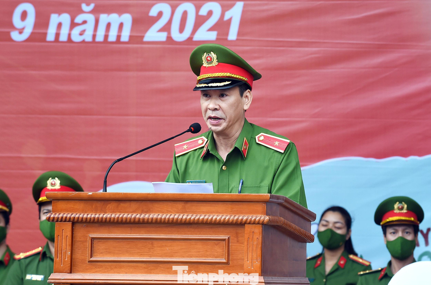 Phát biểu chỉ đạo trước khi cán bộ, học viên lên đường làm nhiệm vụ, Thiếu tướng Trần Minh Hưởng - Giám đốc Học viện CSND cho biết: Học viện xác định đây là nhiệm vụ chính trị quan trọng, khẩn trương, cấp bách được lãnh đạo Bộ Công an tin tưởng giao phó. Đây cũng là hoạt động có ý nghĩa, thiết thực hưởng ứng thực hiện phong trào thi đua đặc biệt Lực lượng cồng an nhân dân - Lá chắn phòng, chống dịch COVID-19 - Thanh bảo kiếm bảo đảm an ninh trật tự, an toàn xã hội do Bộ Công an phát động trong toàn lực lượng cảnh sát nhân dân.