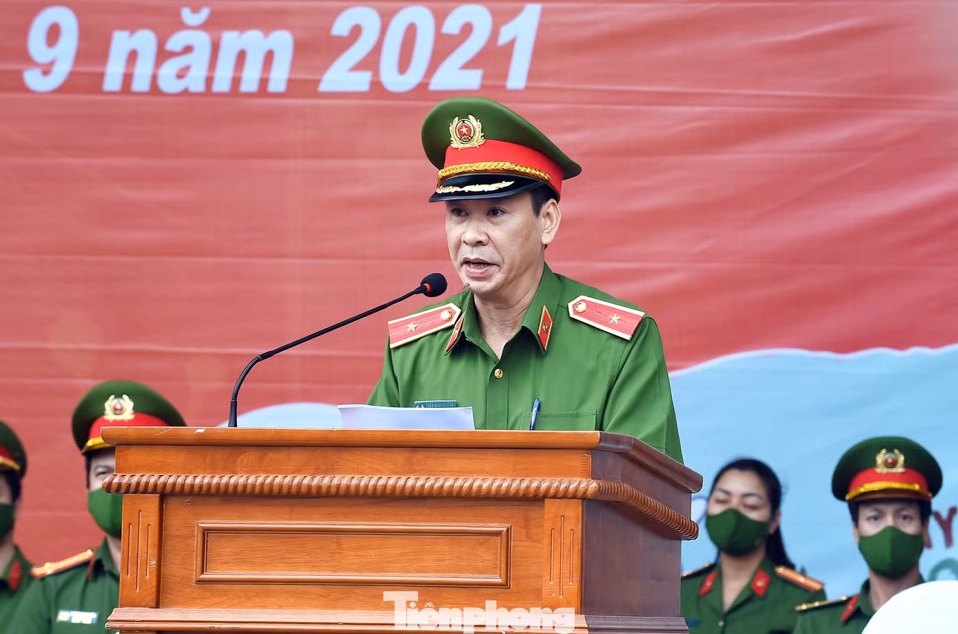Phát biểu chỉ đạo trước khi cán bộ, học viên lên đường làm nhiệm vụ, Thiếu tướng Trần Minh Hưởng - Giám đốc Học viện CSND cho biết: Học viện xác định đây là nhiệm vụ chính trị quan trọng, khẩn trương, cấp bách được lãnh đạo Bộ Công an tin tưởng giao phó. Đây cũng là hoạt động có ý nghĩa, thiết thực hưởng ứng thực hiện phong trào thi đua đặc biệt Lực lượng cồng an nhân dân - Lá chắn phòng, chống dịch COVID-19 - Thanh bảo kiếm bảo đảm an ninh trật tự, an toàn xã hội do Bộ Công an phát động trong toàn lực lượng cảnh sát nhân dân.