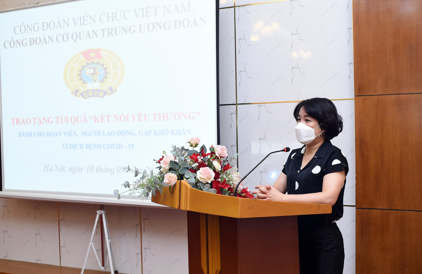 Chị Lê Hồng Hạnh phát biểu tại chương trình