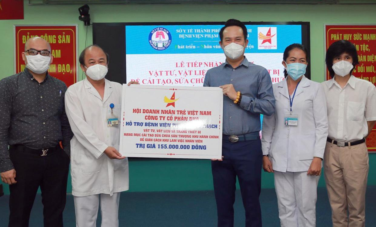 Hội DNT Việt Nam trao tặng kinh phí hỗ trợ Hội DNT Việt Nam trao tặng kinh phí hỗ trợ