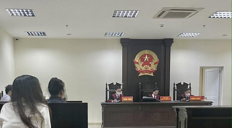 Phiên toà xét xử phúc thẩm tạm hoãn do Kiểm sát viên báo bệnh và vắng mặt Phiên toà xét xử phúc thẩm tạm hoãn do Kiểm sát viên báo bệnh và vắng mặt