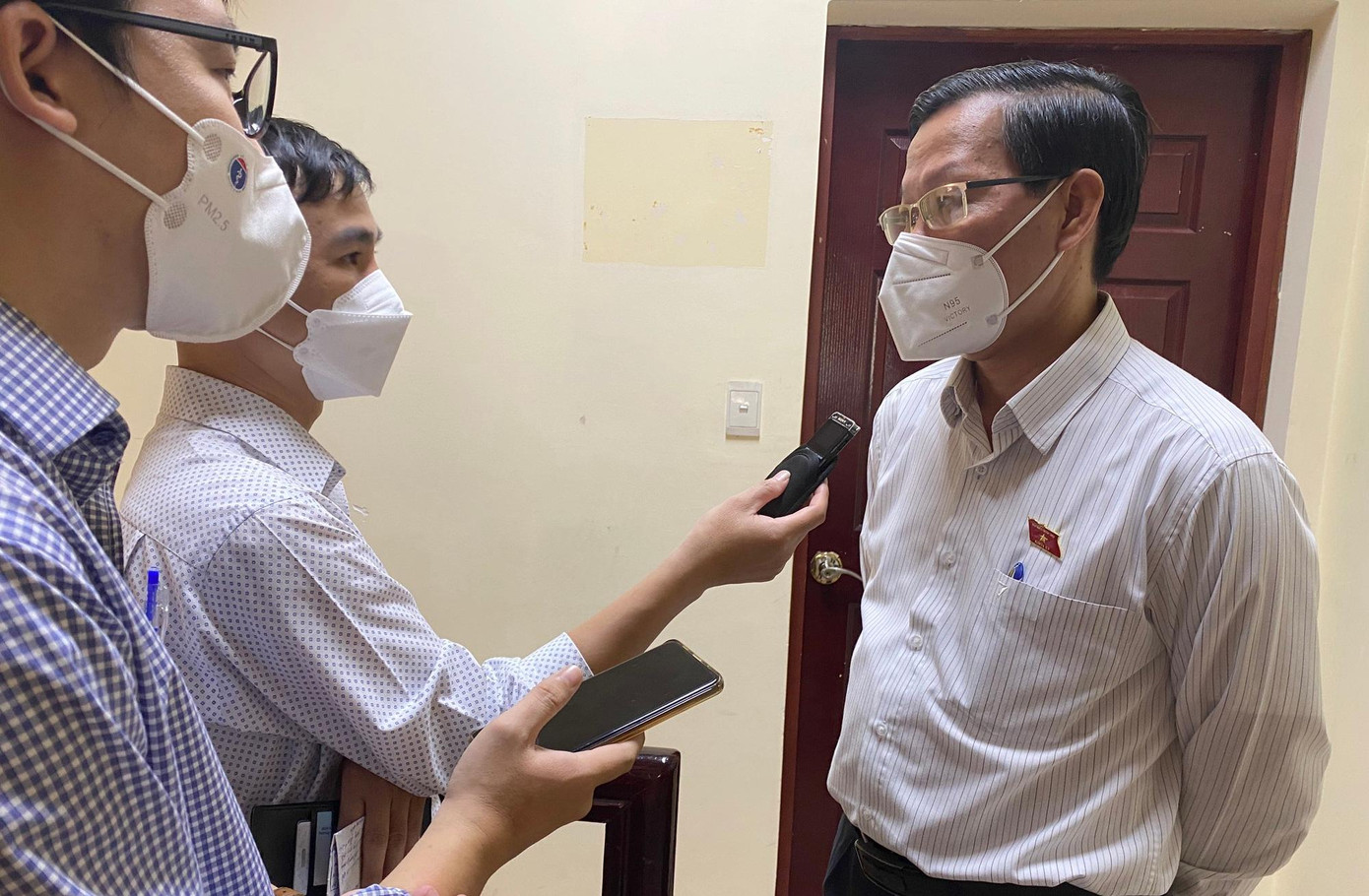 Chủ tịch UBND TPHCM Phan Văn Mãi trao đổi với báo chí Chủ tịch UBND TPHCM Phan Văn Mãi trao đổi với báo chí