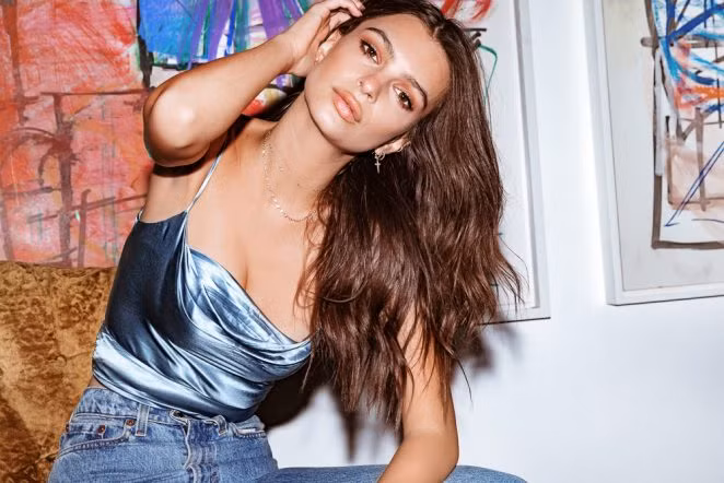 Nàng mẫu da nâu Emily Ratajkowski gợi cảm ở mọi góc nhìn ảnh 1