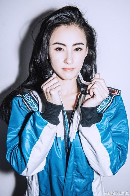 Trương Bá Chi cùng Lâm Chí Dĩnh mạnh mẽ trong trang phục đua xe ảnh 8