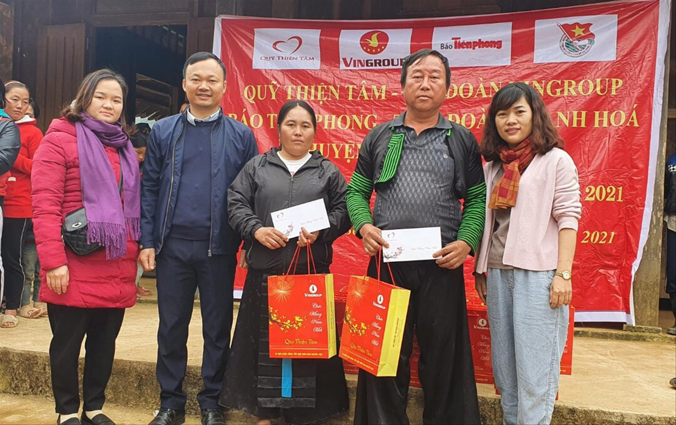 Vượt đèo đưa Tết sớm đến miền tây Thanh Hóa ảnh 2