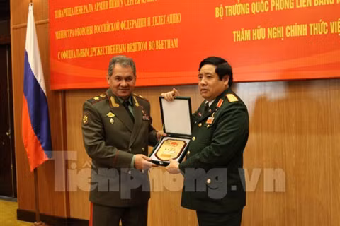 Bộ trưởng Quốc phòng Nga thăm Việt Nam hồi đầu năm 2013 và bày tỏ mong muốn hải quân Nga trở lại Cam Ranh. Bộ trưởng Quốc phòng Nga thăm Việt Nam hồi đầu năm 2013 và bày tỏ mong muốn hải quân Nga trở lại Cam Ranh