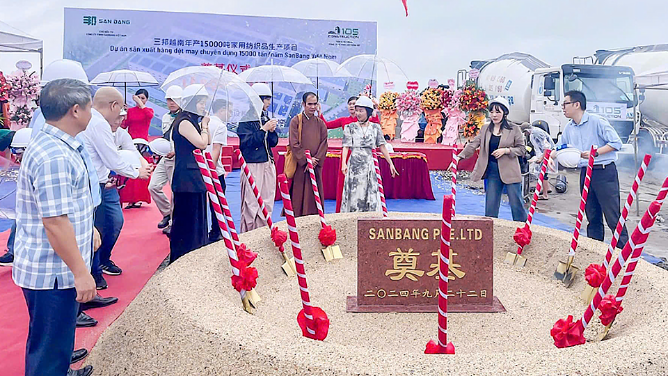 Lễ khởi công Dự án Nhà máy sản xuất các loại khăn, vải, sợi DTY của Công ty TNHH Sanbang (Singapore). Lễ khởi công Dự án Nhà máy sản xuất các loại khăn, vải, sợi DTY của Công ty TNHH Sanbang (Singapore).