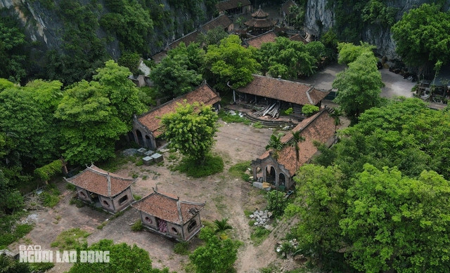 Một góc Làng Việt cổ - Cố Viên lầu trên đất cố đô.