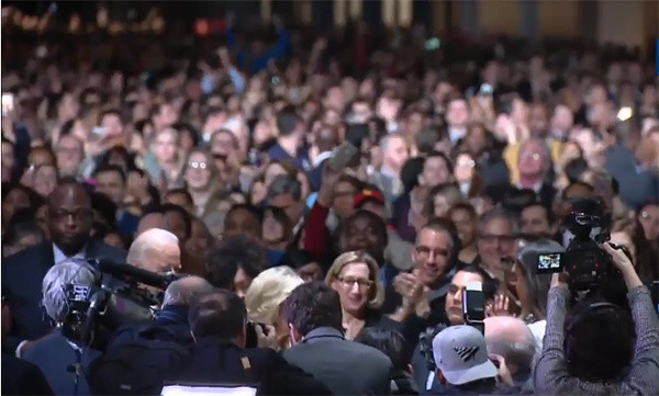 Hình ảnh xúc động của ông Obama trong buổi chia tay ảnh 1