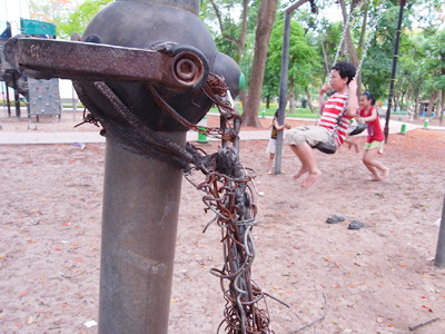 Khu vui chơi nghèo nàn