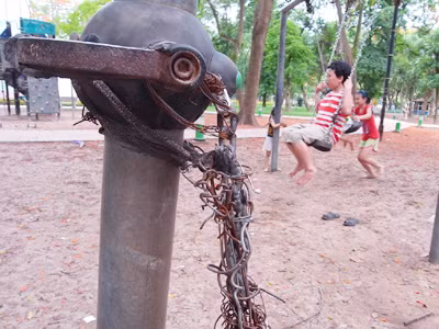 Khu vui chơi nghèo nàn