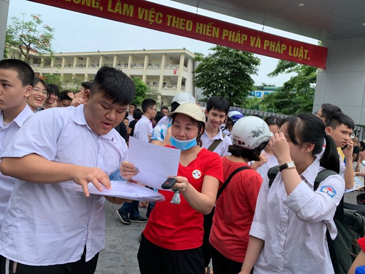 Hàng triệu học sinh cả nước bước vào cuộc đua lớp 10 nóng bỏng ảnh 34