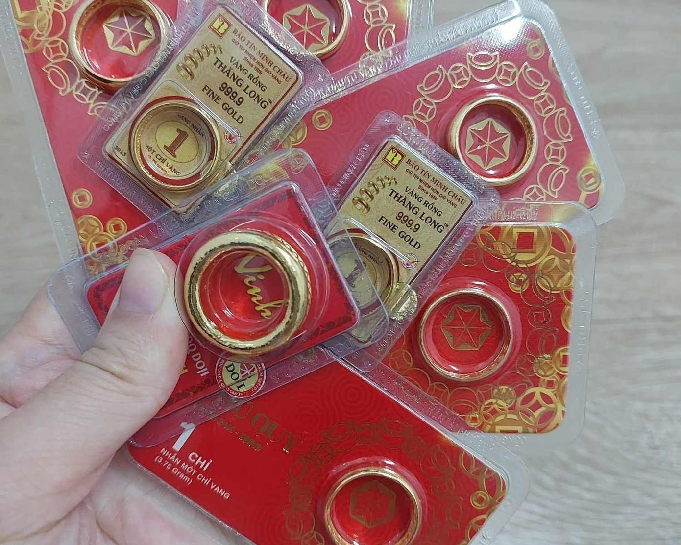 Giá nhẫn tròn trơn mức 76,15 - 77,55 triệu đồng/lượng mua vào - bán ra. Ảnh: QN.