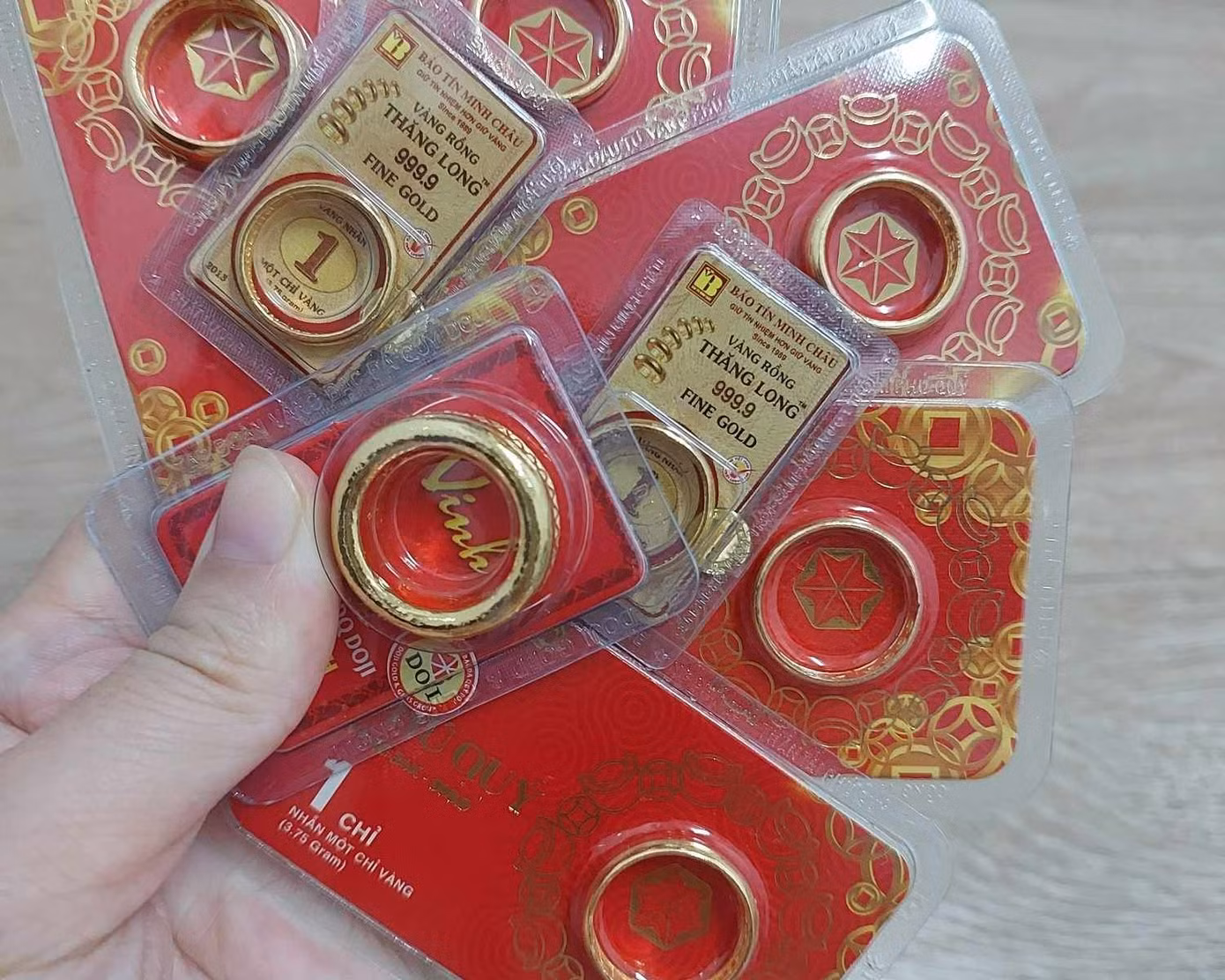 Giá nhẫn tròn trơn mức 76,15 - 77,55 triệu đồng/lượng mua vào - bán ra. Ảnh: QN.
