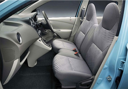 Xe sử dụng tay lái nghịch do sản xuất cho thị trường Ấn Độ