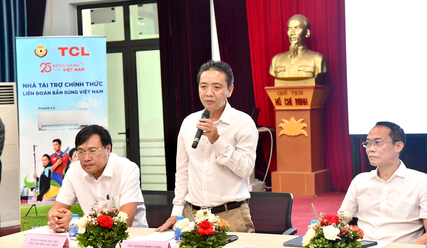 Thứ trưởng Bộ VHTT&DL Hoàng Đạo Cương phát biểu tại buổi lễ Thứ trưởng Bộ VHTT&DL Hoàng Đạo Cương phát biểu tại buổi lễ