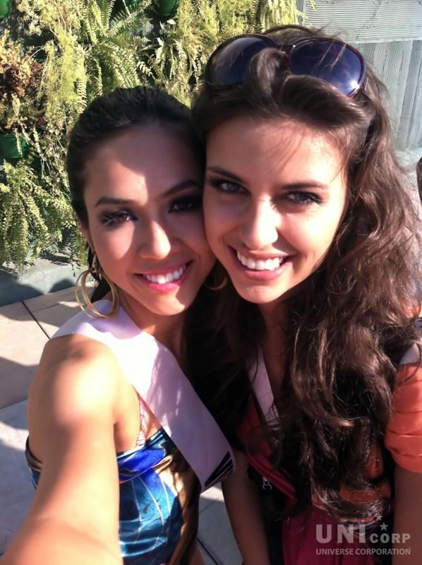 Hoàng My thân thiện với Hoa hậu Nga trong thời gian tham gia cuộc thi