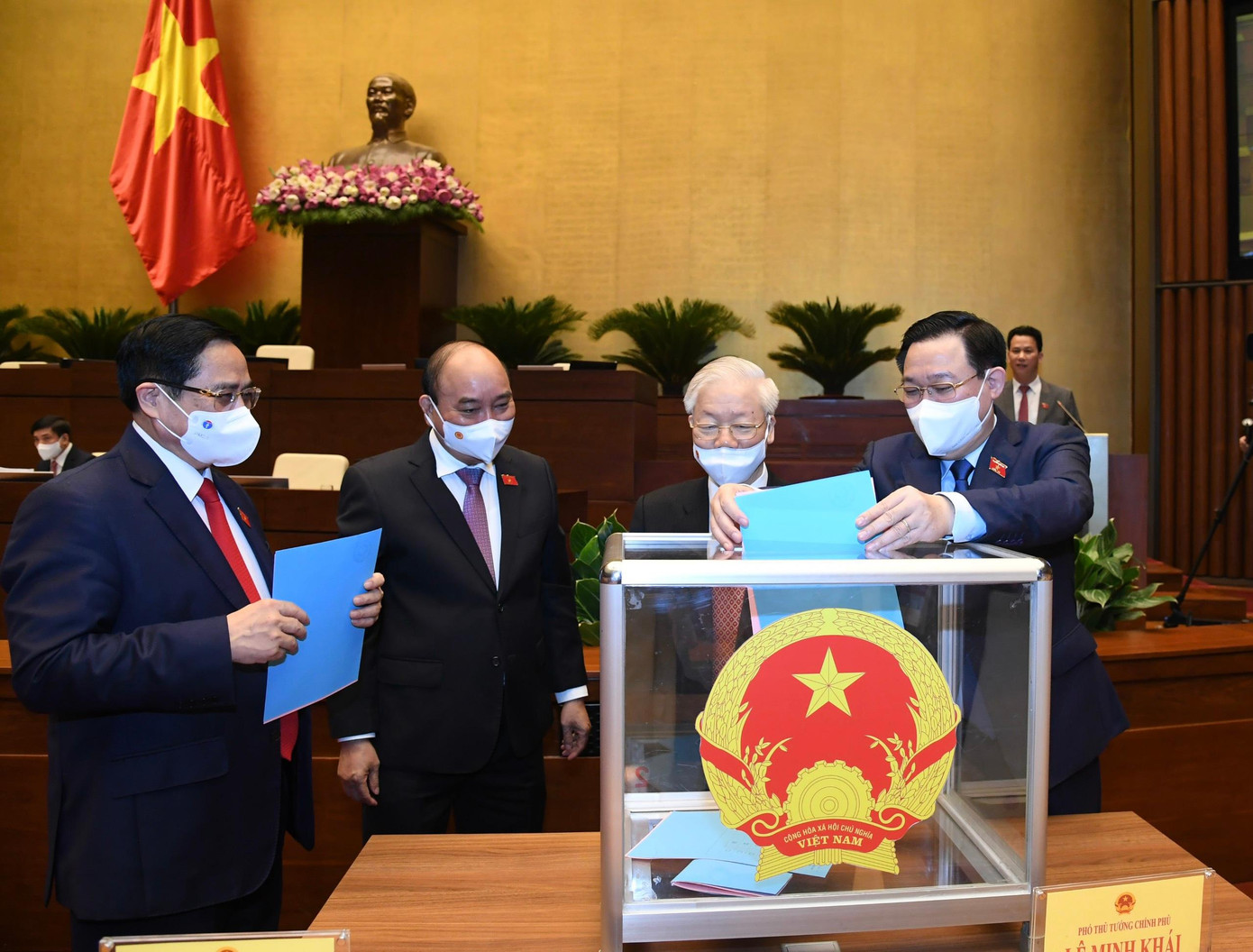 Lãnh đạo Đảng, Nhà nước bỏ phiếu bầu nhân sự tại Quốc hội. Ảnh Như Ý Lãnh đạo Đảng, Nhà nước bỏ phiếu bầu nhân sự tại Quốc hội. Ảnh Như Ý