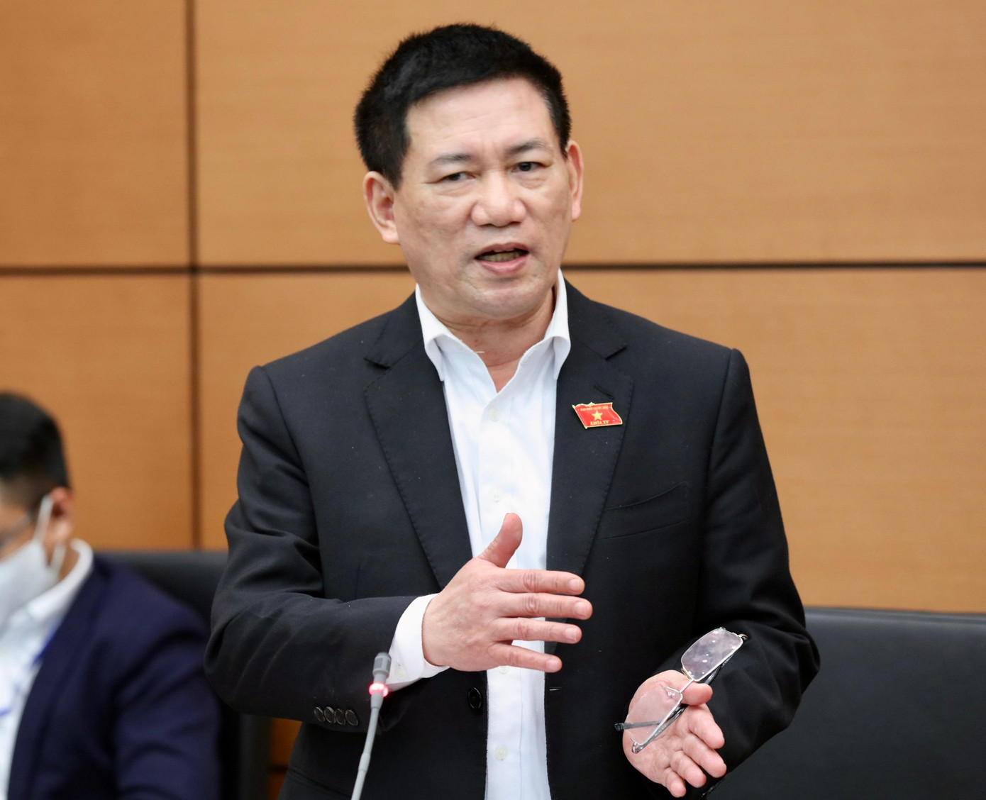 Bộ trưởng Bộ Tài chính Hồ Đức Phớc tại phiên thảo luận. Ảnh: Như Ý