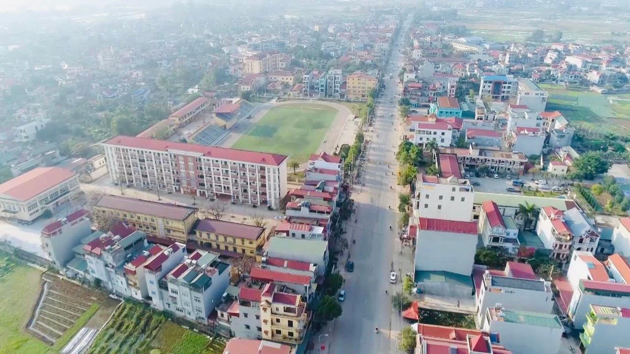 Năm 2021, nhân dân Ba Vì hiến 7.034 m2 đất và 4.750 ngày công lao động, 642 m tường bao, đóng góp bằng tiền mặt 6 tỷ 250 triệu đồng xây dựng nông thôn mới