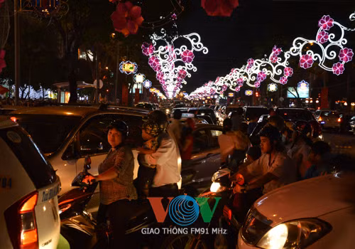 Đến 19h xảy ra tình trạng ùn xe tại các tuyến đường trung tâm Sài Gòn. Đến 19h xảy ra tình trạng ùn xe tại các tuyến đường trung tâm Sài Gòn