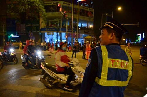 Toàn cảnh cẩu lắp tàu Cát Linh - Hà Đông vào đường ray ảnh 6