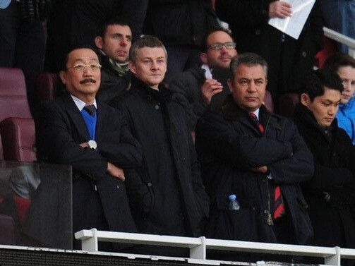 Ole có mặt trên sân Emirates. Vài ngày tới, anh sẽ chính thức trở thành HLV Cardiff