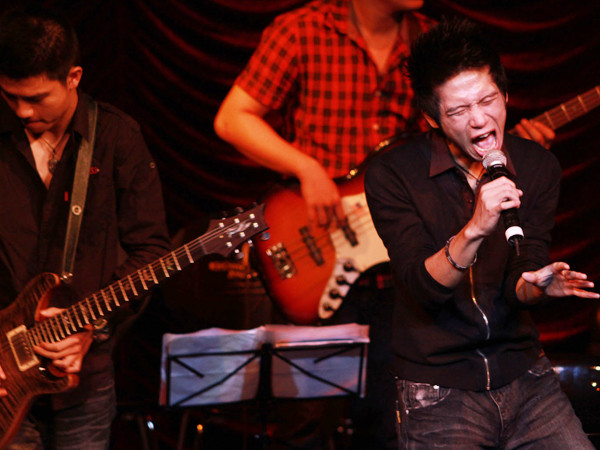 Ban nhạc Ngũ Cung trên sân khấu Ảnh: N.M.Hà