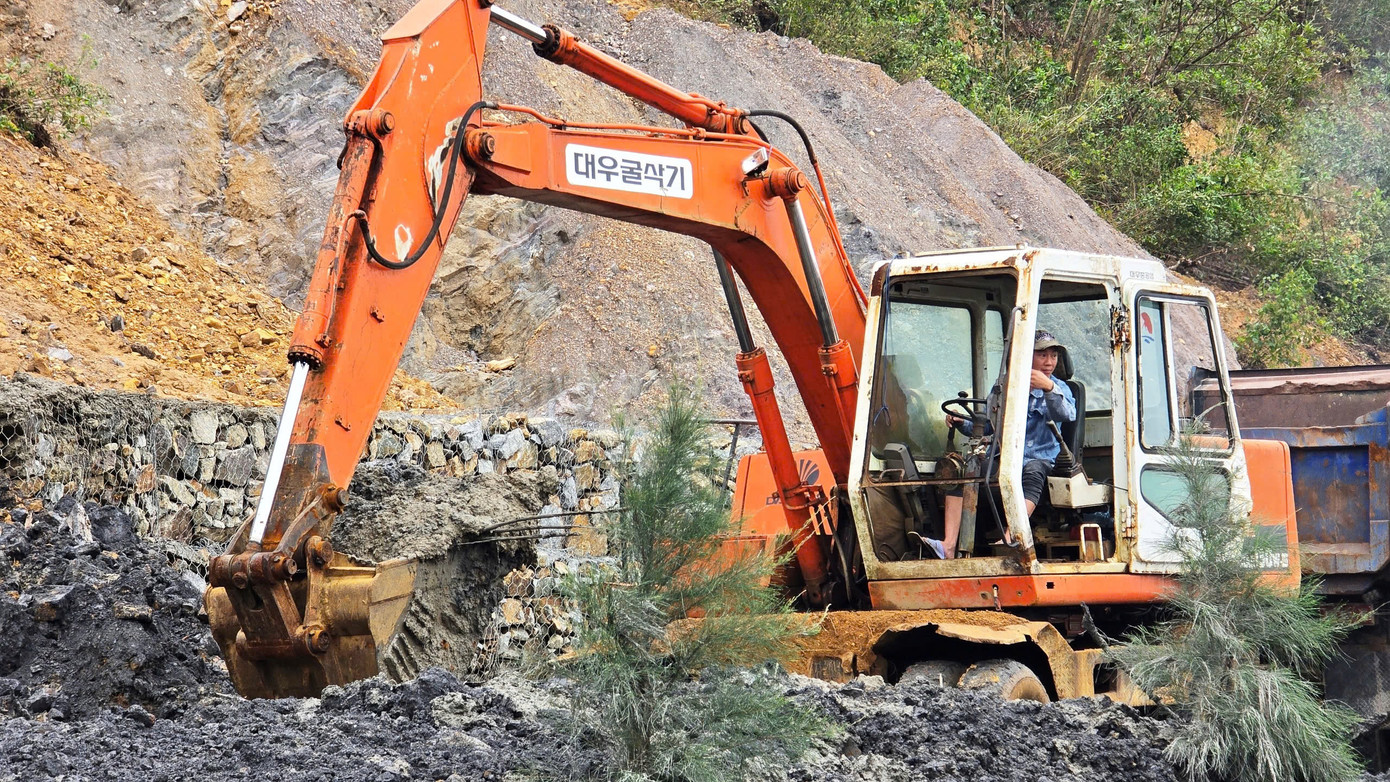 Khắc phục sạt lở trên đường vành đai 1.500 tỷ đồng.