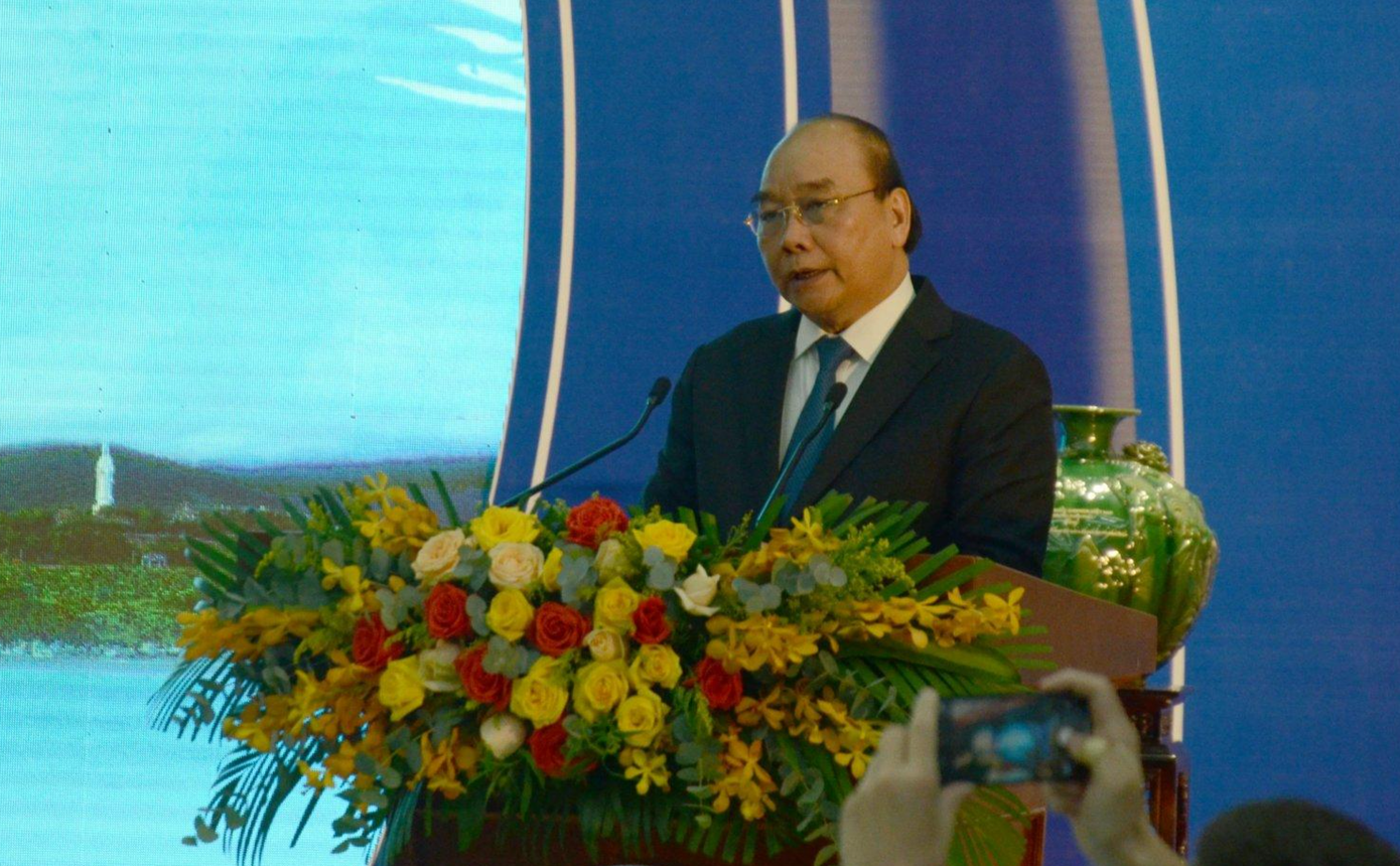 Chủ tịch nước Nguyễn Xuân Phúc phát biểu tại buổi tọa đàm. Chủ tịch nước Nguyễn Xuân Phúc phát biểu tại buổi tọa đàm.