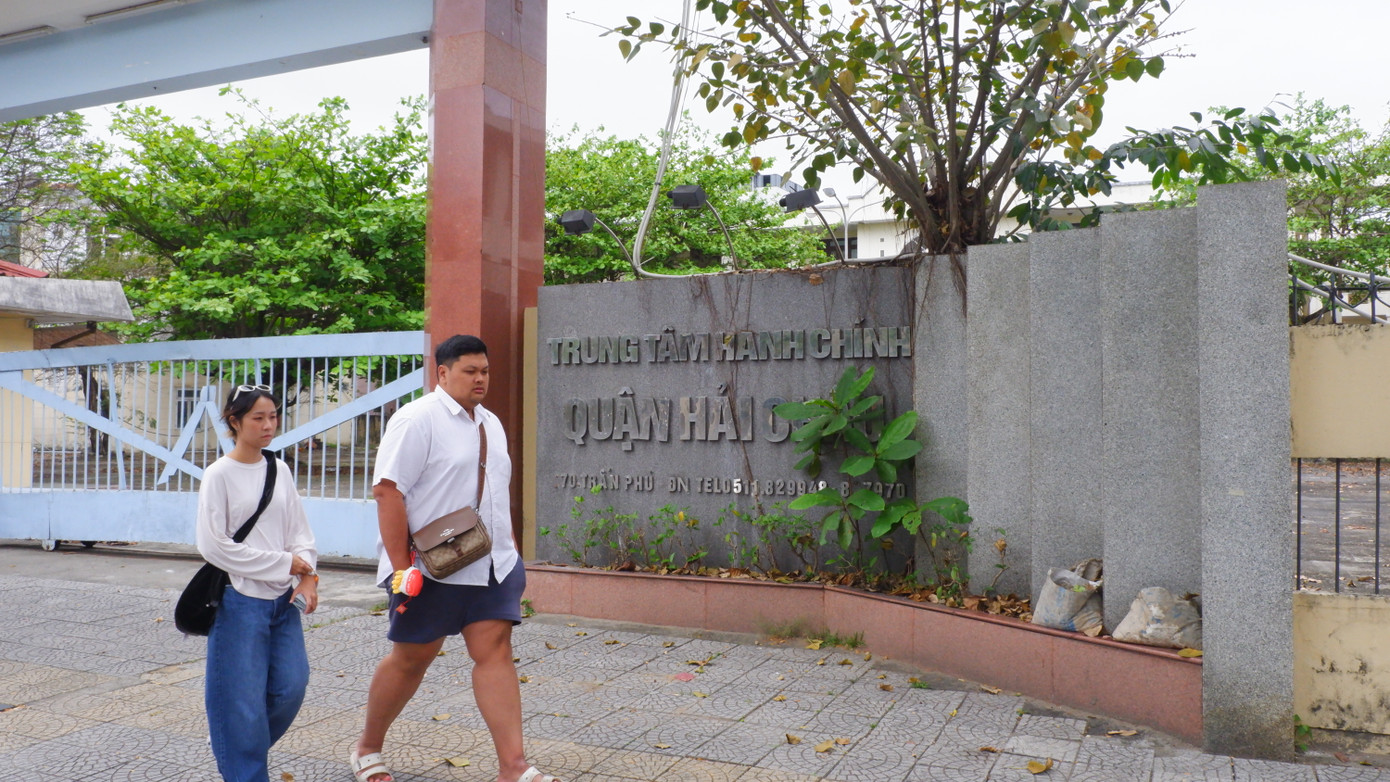 Dự án xây dựng Trung tâm hành chính quận Hải Châu với tổng mức đầu tư hơn 420 tỷ đồng được UBND TP Đà Nẵng phê duyệt chủ trương đầu tư từ năm 2023 nhưng đến nay chưa triển khai do vướng các thủ tục liên quan. Mới đây, dự án này đã phải tạm dừng cho đến khi có chỉ đạo mới.