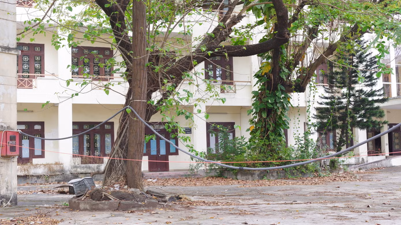 Theo tính toán, khu đất sau khi dỡ bỏ trụ sở cũ sẽ xây mới tòa nhà 5 tầng nổi, 1 tầng bán hầm, tổng diện tích sàn 15.606 m2. Cùng với đó là hệ thống sân bãi, cây xanh, cảnh quan, thảm cỏ; hệ thống hạ tầng kỹ thuật đồng bộ, san nền, giao thông, điện chiếu sáng...