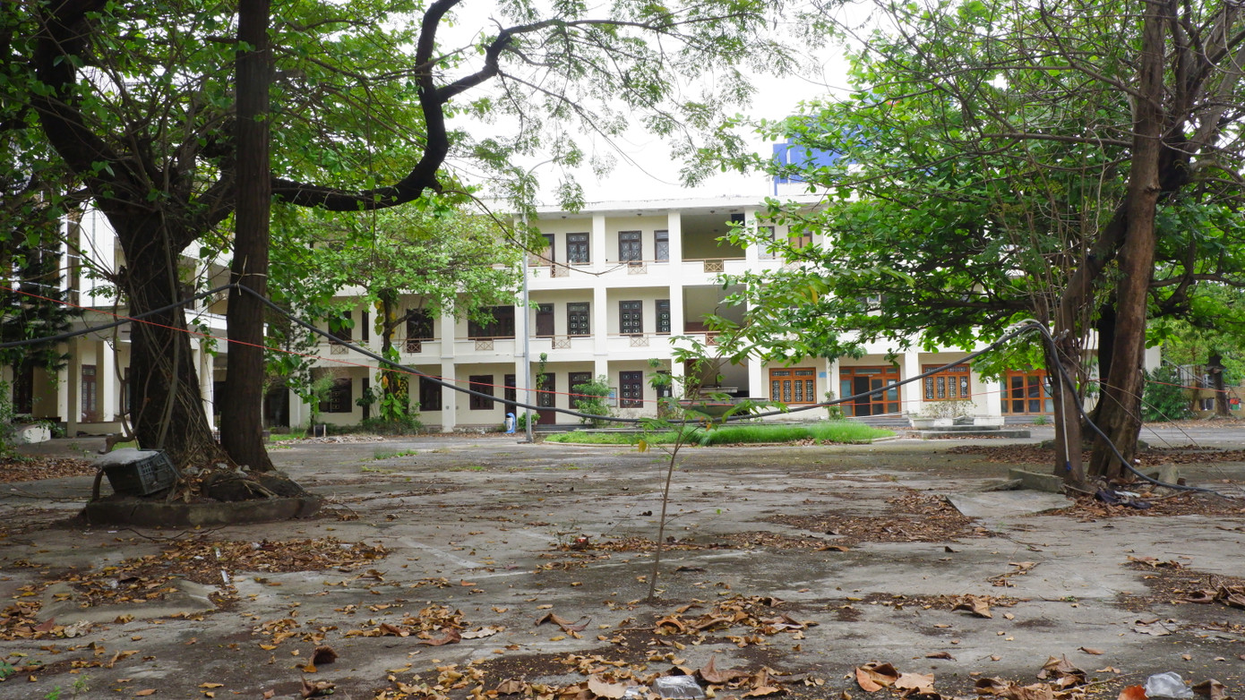 Theo tính toán, khu đất sau khi dỡ bỏ trụ sở cũ sẽ xây mới tòa nhà 5 tầng nổi, 1 tầng bán hầm, tổng diện tích sàn 15.606 m2. Cùng với đó là hệ thống sân bãi, cây xanh, cảnh quan, thảm cỏ; hệ thống hạ tầng kỹ thuật đồng bộ, san nền, giao thông, điện chiếu sáng...