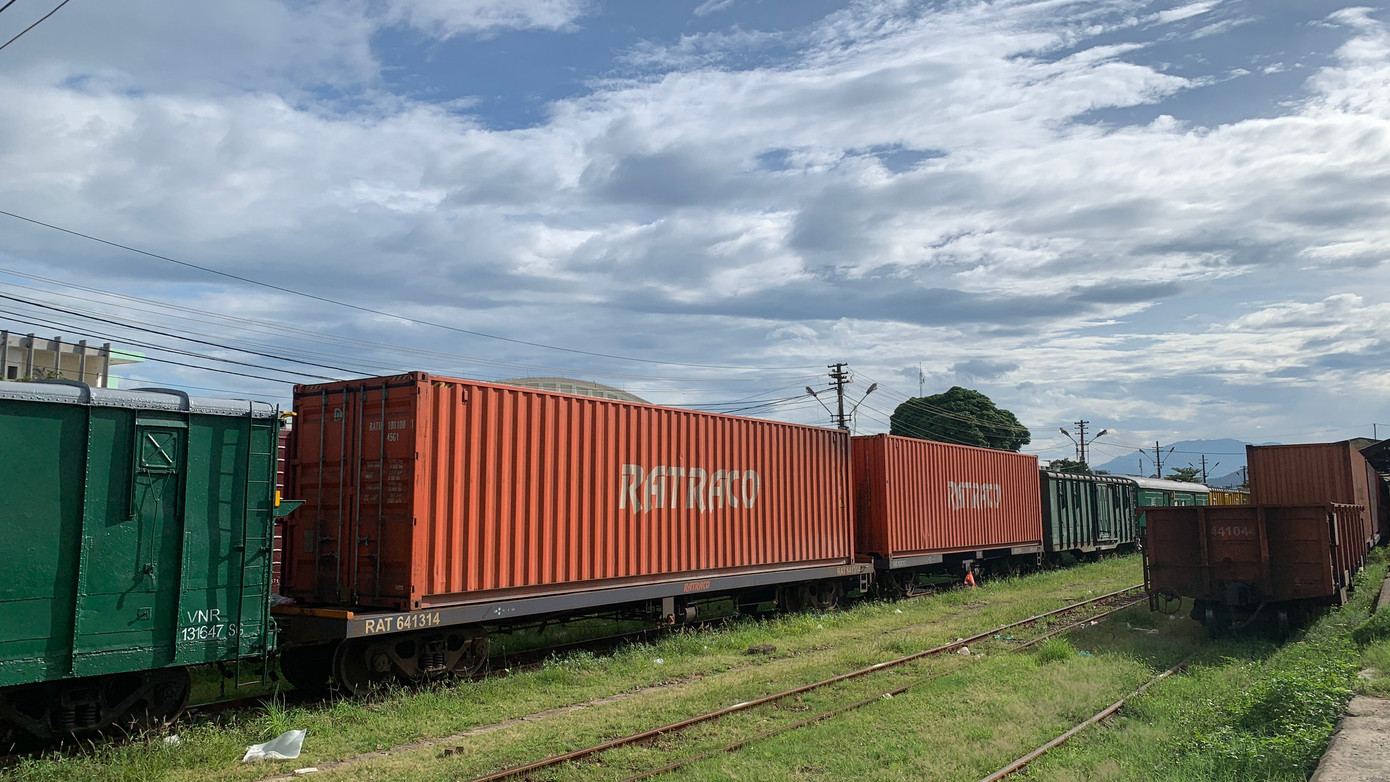 Nếu di dời, phần ga hàng hóa này cũng sẽ được di dời về ga Kim Liên. Nếu di dời, phần ga hàng hóa này cũng sẽ được di dời về ga Kim Liên.