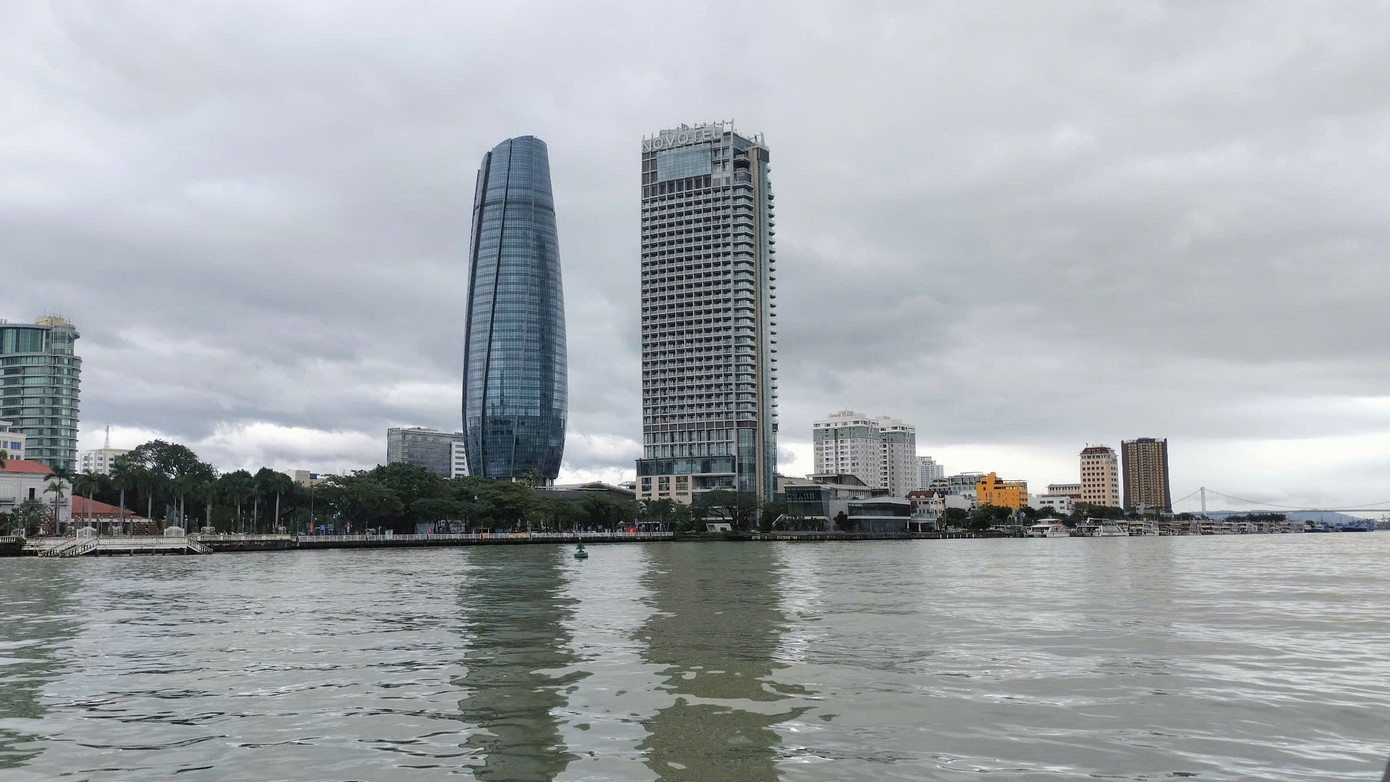 Một góc trung tâm TP Đà Nẵng bên bờ sông Hàn. Ảnh: Nguyễn Thành