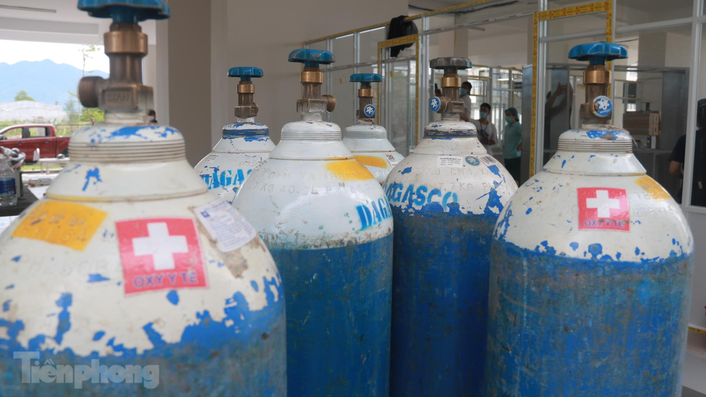 Hệ thống bình oxy y tế phục vụ chữa trị cho bệnh nhân COVID-19. Hệ thống bình oxy y tế phục vụ chữa trị cho bệnh nhân COVID-19.