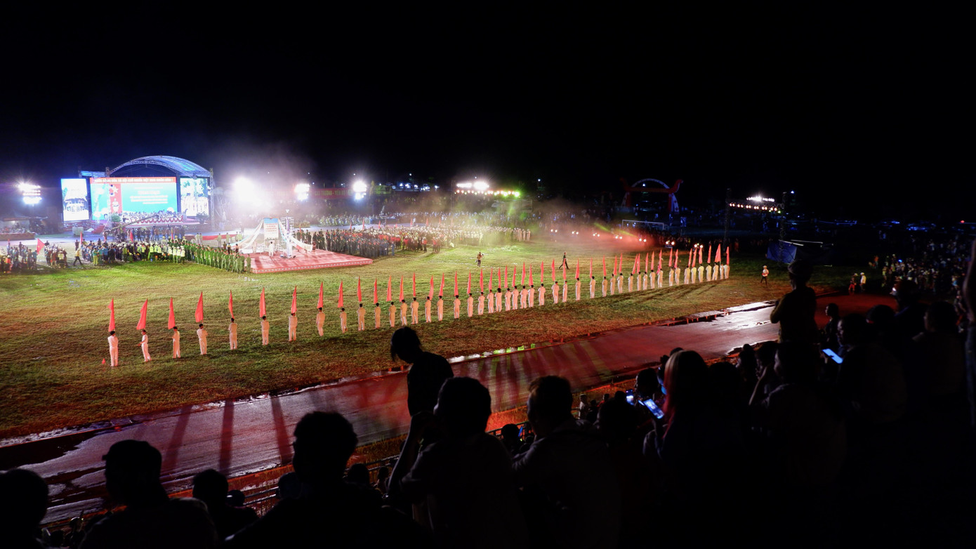 Dù thời tiết không thuận lợi nhưng lễ khai mạc Hội thi thể thao các dân tộc thiểu số tỉnh Quảng Nam vẫn diễn ra quy mô và trang trọng.