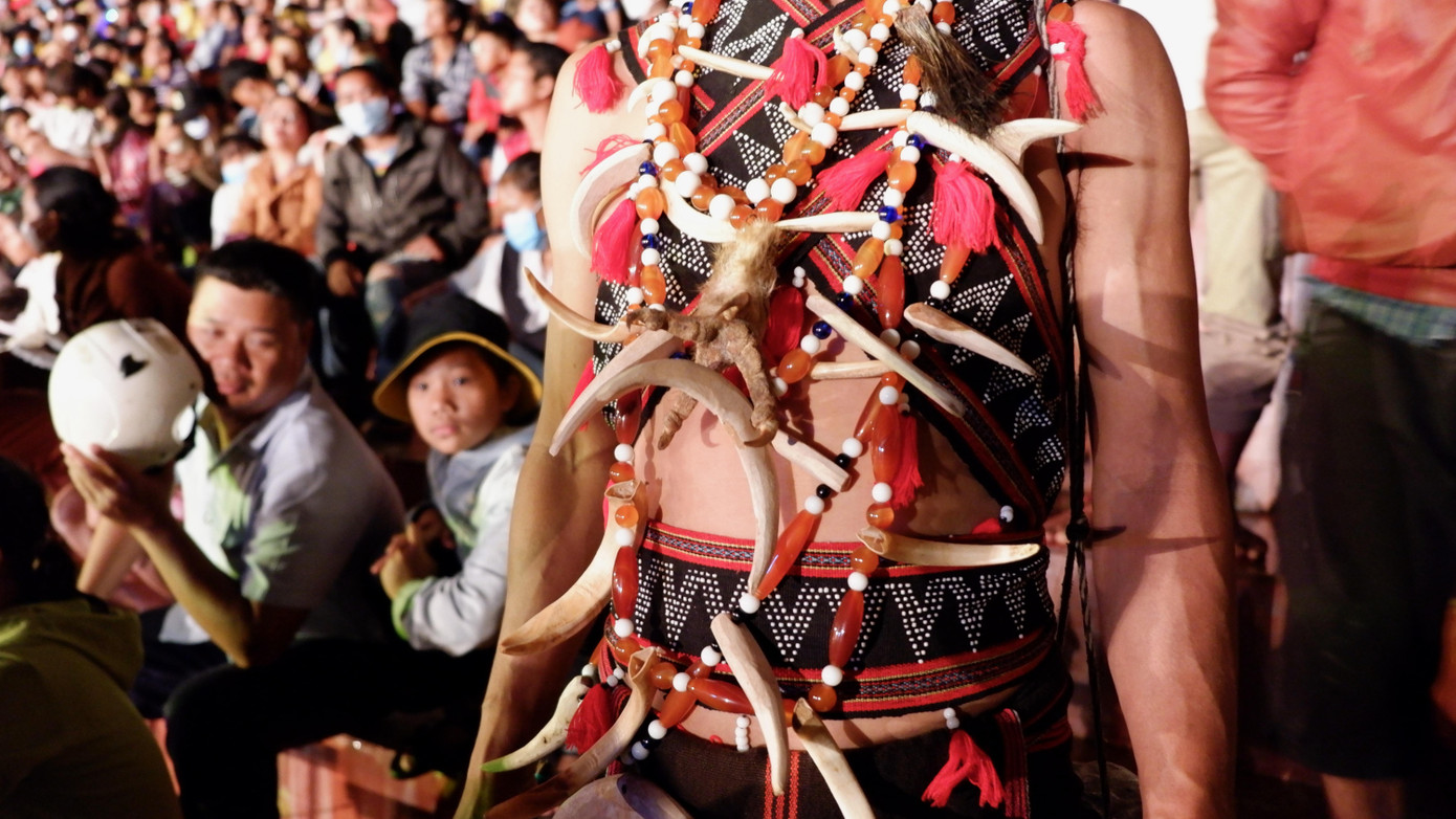 Một bộ trang sức truyền thống của người dân tộc vùng cao Quảng Nam.