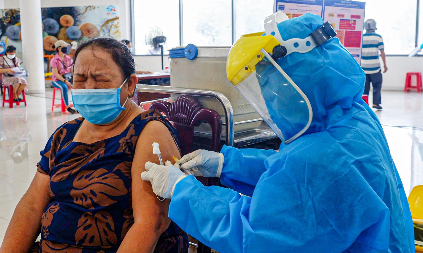 Theo báo cáo của CDC TP Đà Nẵng, đến ngày 8/9, TP đã tiếp nhận 339.602 liều vắc xin phòng COVID-19 các loại. Đã tiến hành tiêm 272.001 liều, trong đó có 215.790 người tiêm mũi 1; 56.211 người tiêm mũi 2.