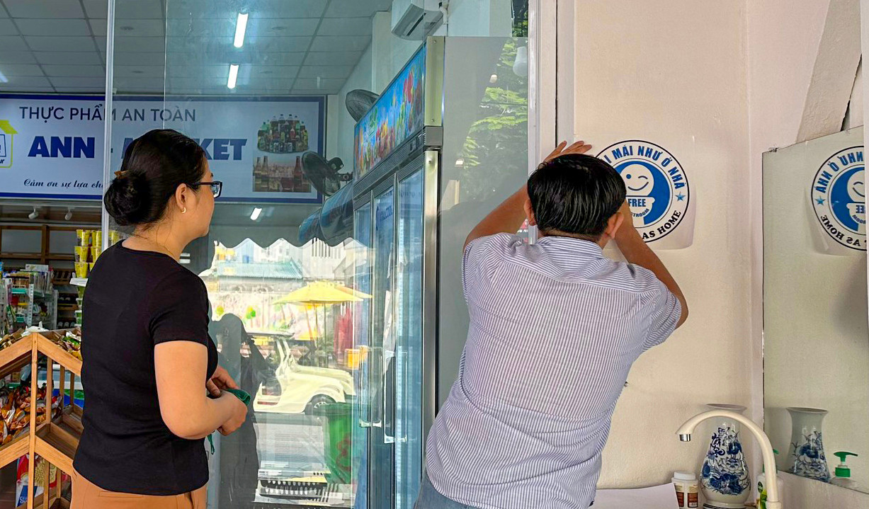 Từ năm 2015, mô hình xã hội hóa nhà vệ sinh công cộng được thực hiện ở hai quận Sơn Trà, Hải Châu. Tuy nhiên, sau nhiều năm và ảnh hưởng của dịch bệnh COVID-19 mô hình dần bị lãng quên, các biểu tượng phai màu, cần phải thay thế. Từ năm 2015, mô hình xã hội hóa nhà vệ sinh công cộng được thực hiện ở hai quận Sơn Trà, Hải Châu. Tuy nhiên, sau nhiều năm và ảnh hưởng của dịch bệnh COVID-19 mô hình dần bị lãng quên, các biểu tượng phai màu, cần phải thay thế.