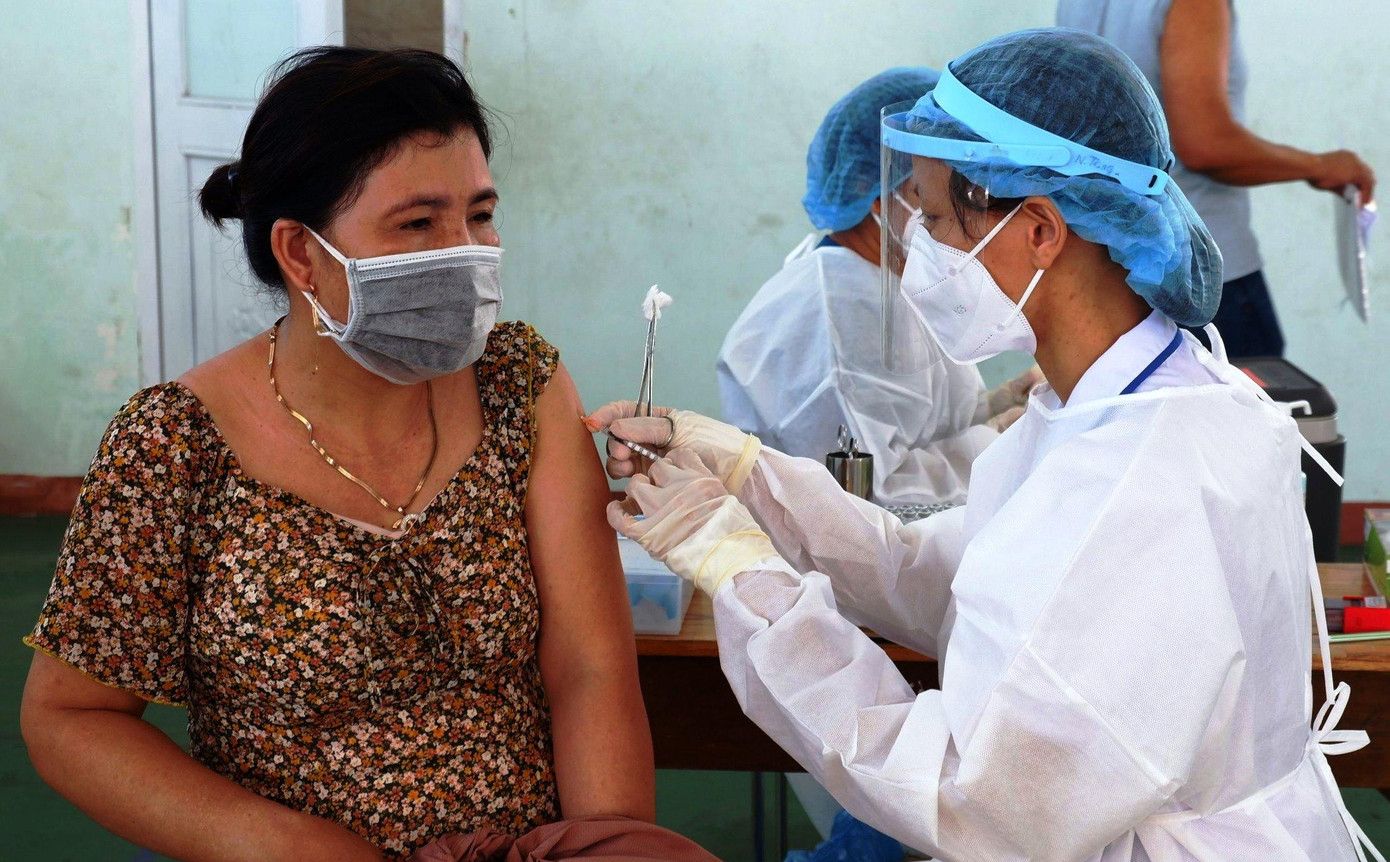 Các đối tượng tiêm mũi 1 vắc-xin phòng COVID-19 trong đợt này tại Đà Nẵng gồm: người lao động tại các công ty, doanh nghiệp thuộc khu công nghiệp; người lao động tại các cơ quan, công ty, doanh nghiệp thuộc sở, ban, ngành, đoàn thể; các đối tượng do UBND quận, huyện quản lý…