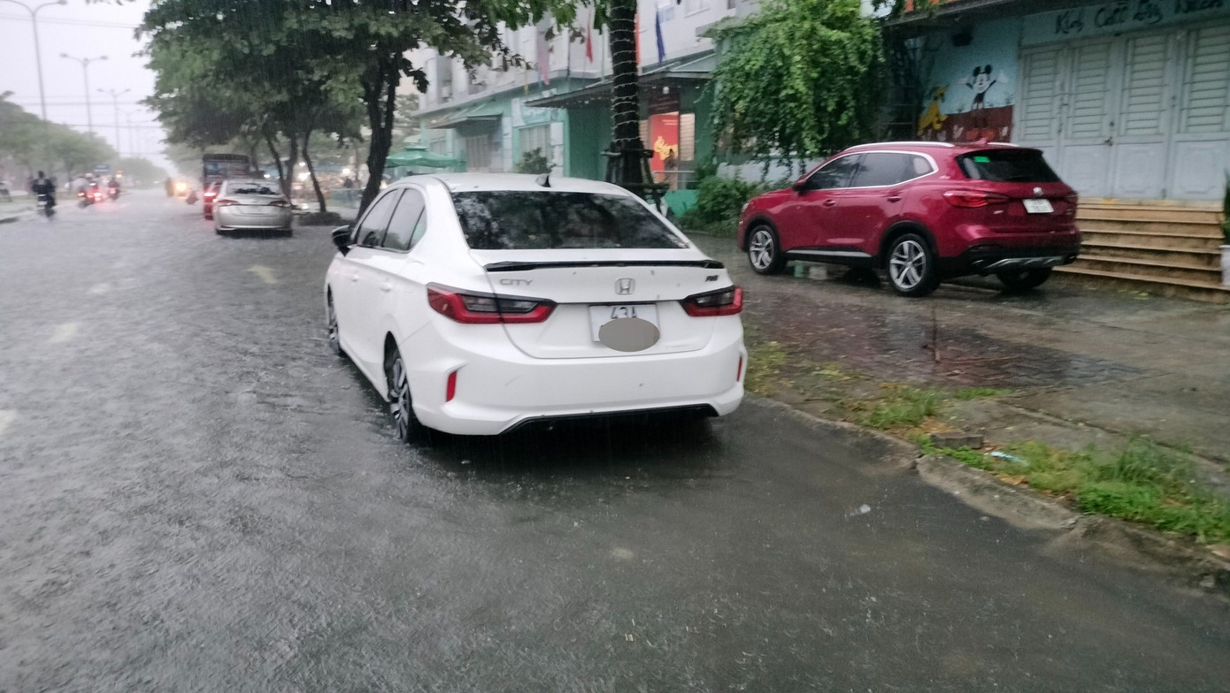 Ban Chỉ huy Phòng chống thiên tai, tìm kiếm cứu nạn và Phòng thủ dân sự thành phố thành phố Đà Nẵng cũng đã ban hành công điện đề nghị các sở, ban, ngành, địa phương, đơn vị tập trung ứng phó với mưa lớn, ngập lụt, nguy cơ xảy ra lũ quét và sạt lở đất trên địa bàn thành phố. Ban Chỉ huy Phòng chống thiên tai, tìm kiếm cứu nạn và Phòng thủ dân sự thành phố thành phố Đà Nẵng cũng đã ban hành công điện đề nghị các sở, ban, ngành, địa phương, đơn vị tập trung ứng phó với mưa lớn, ngập lụt, nguy cơ xảy ra lũ quét và sạt lở đất trên địa bàn thành phố.