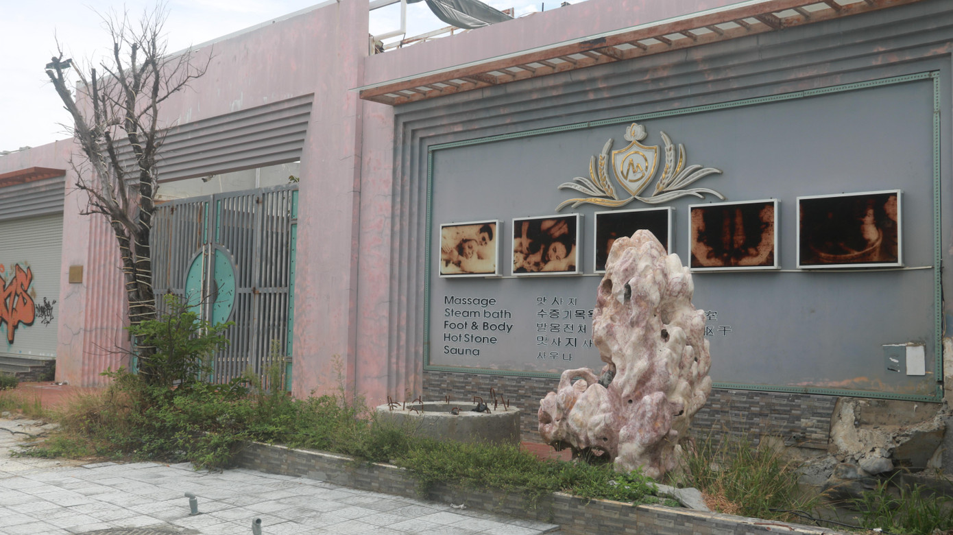 Một cơ sở chăm sóc sức khoẻ quy mô đóng cửa suốt thời gian dài.