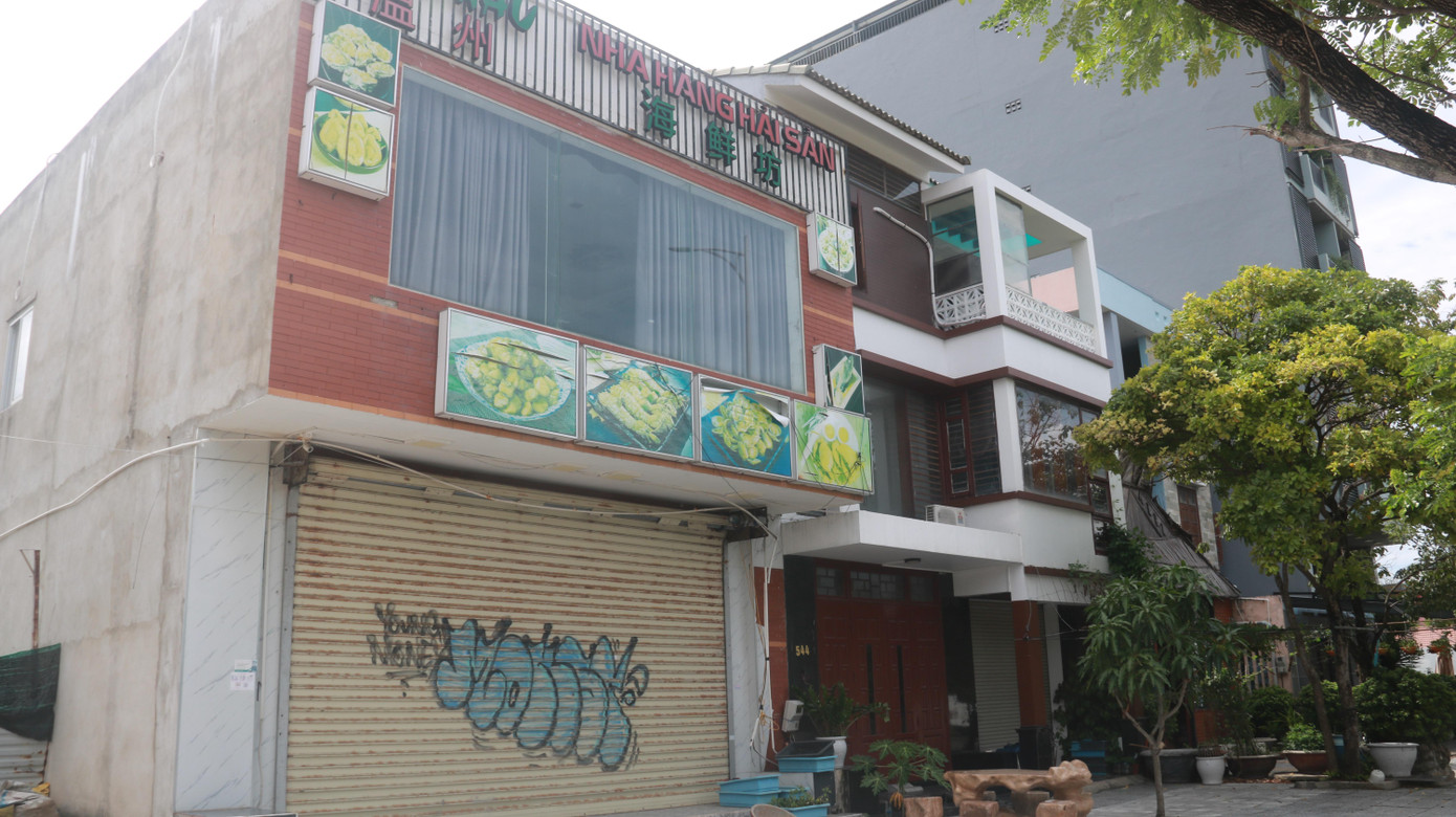 Nhà hàng hải sản đóng cửa đã hơn 2 năm nay.