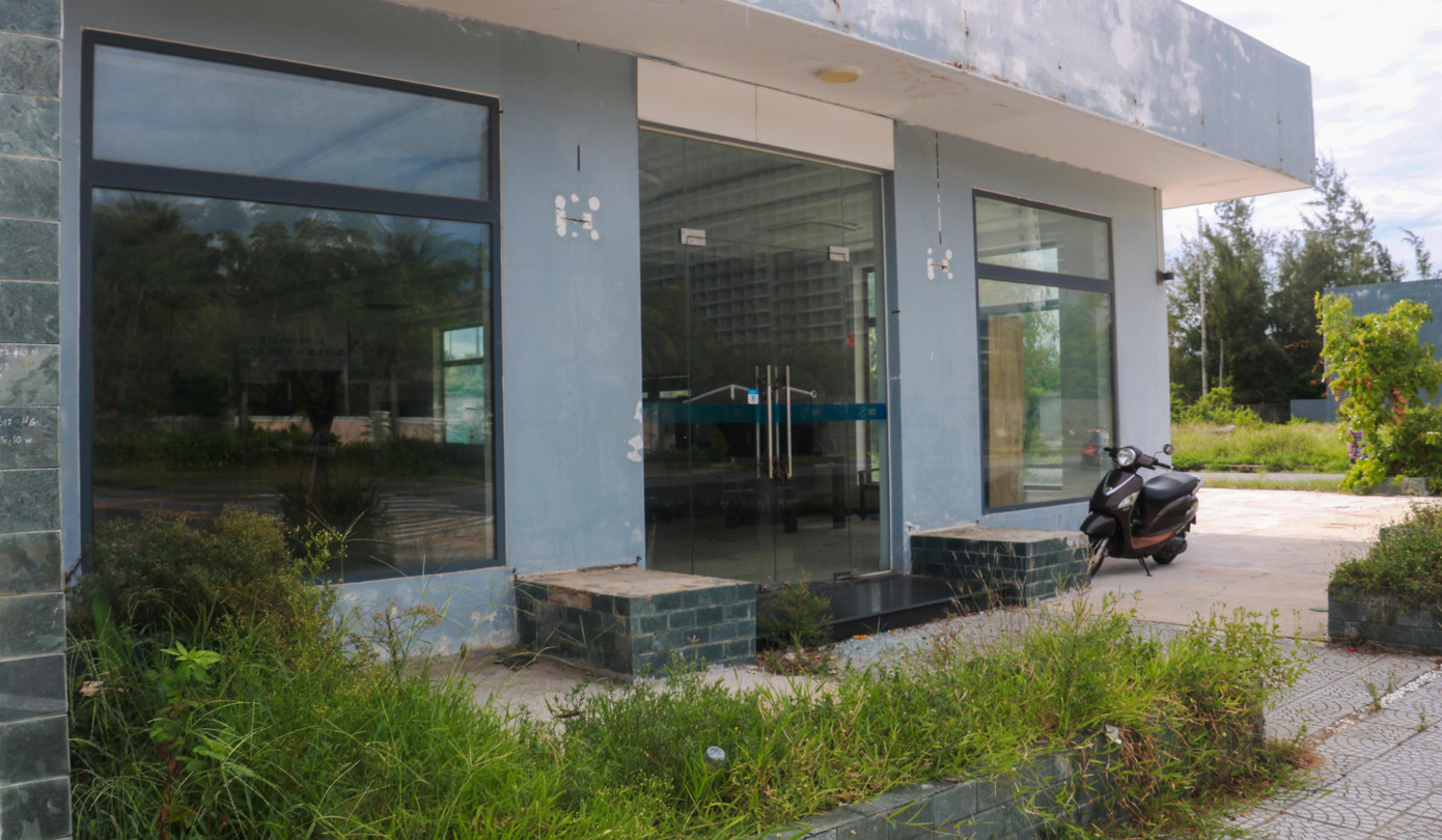 Dù đã mở cửa, kích cầu du lịch nhưng các cửa hàng vẫn chưa thể mở cửa trở lại do lượng khách chưa đông.