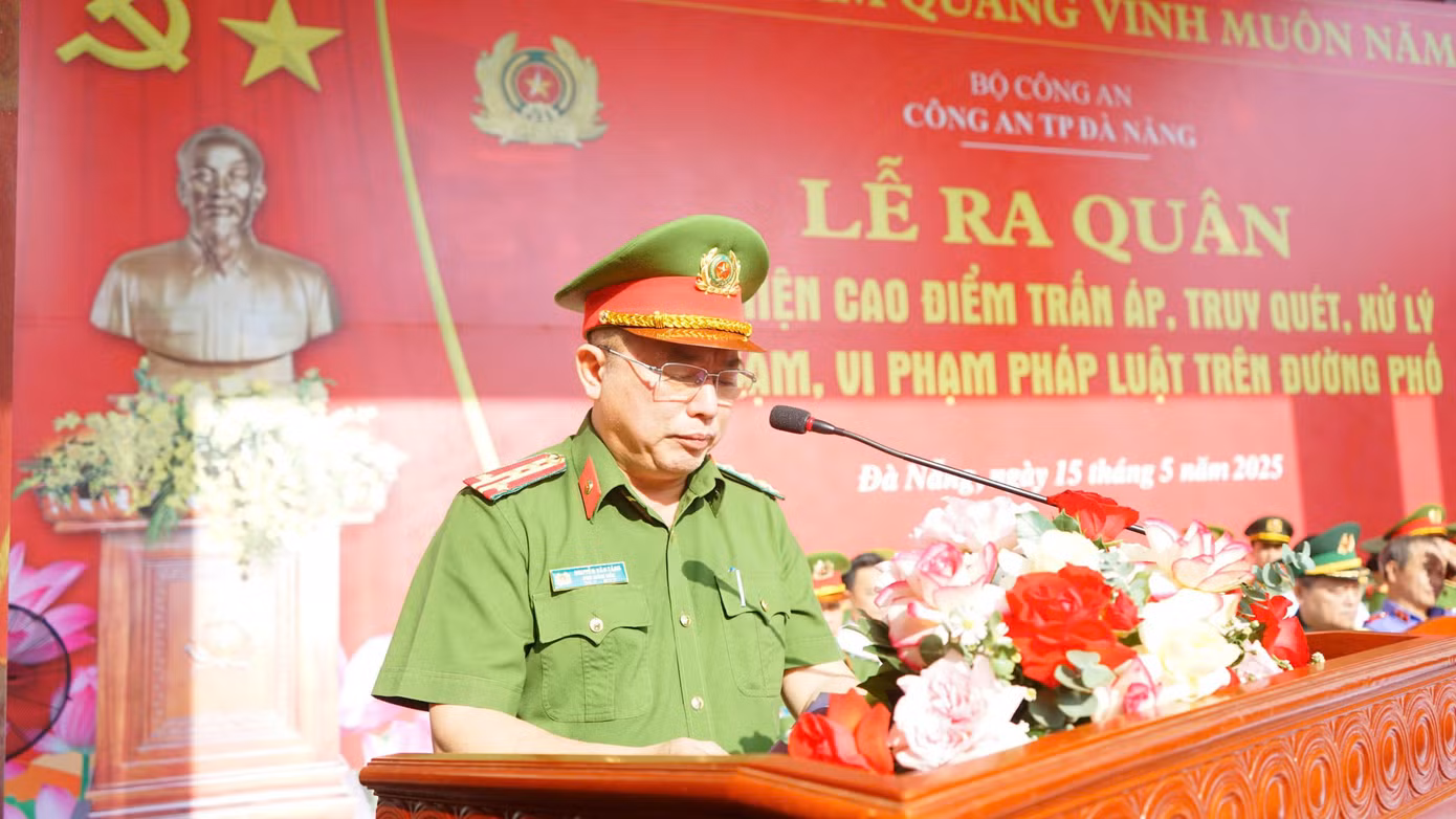 Đại tá Nguyễn Văn Tăng, Phó giám đốc Công an TP Đà Nẵng phát biểu tại lễ ra quân. Với phương châm: “nghiêm túc, quyết liệt, mạnh mẽ, thực chất và hiệu quả”, “không gây phiền hà, sách nhiễu, ảnh hưởng đến hoạt động bình thường, hợp pháp của người dân, doanh nghiệp và du khách”, Đại tá Tăng cho biết: Công an TP Đà Nẵng quyết tâm trấn áp, xử lý nghiêm, triệt để tội phạm, vi phạm pháp luật trên đường phố, bảo đảm tính răn đe, phòng ngừa; góp phần giữ vững tình hình an ninh chính trị, trật tự an toàn xã hội trên địa bàn thành phố, xây dựng thương hiệu: “Đà Nẵng - điểm đến hấp dẫn, an toàn và đáng sống”.