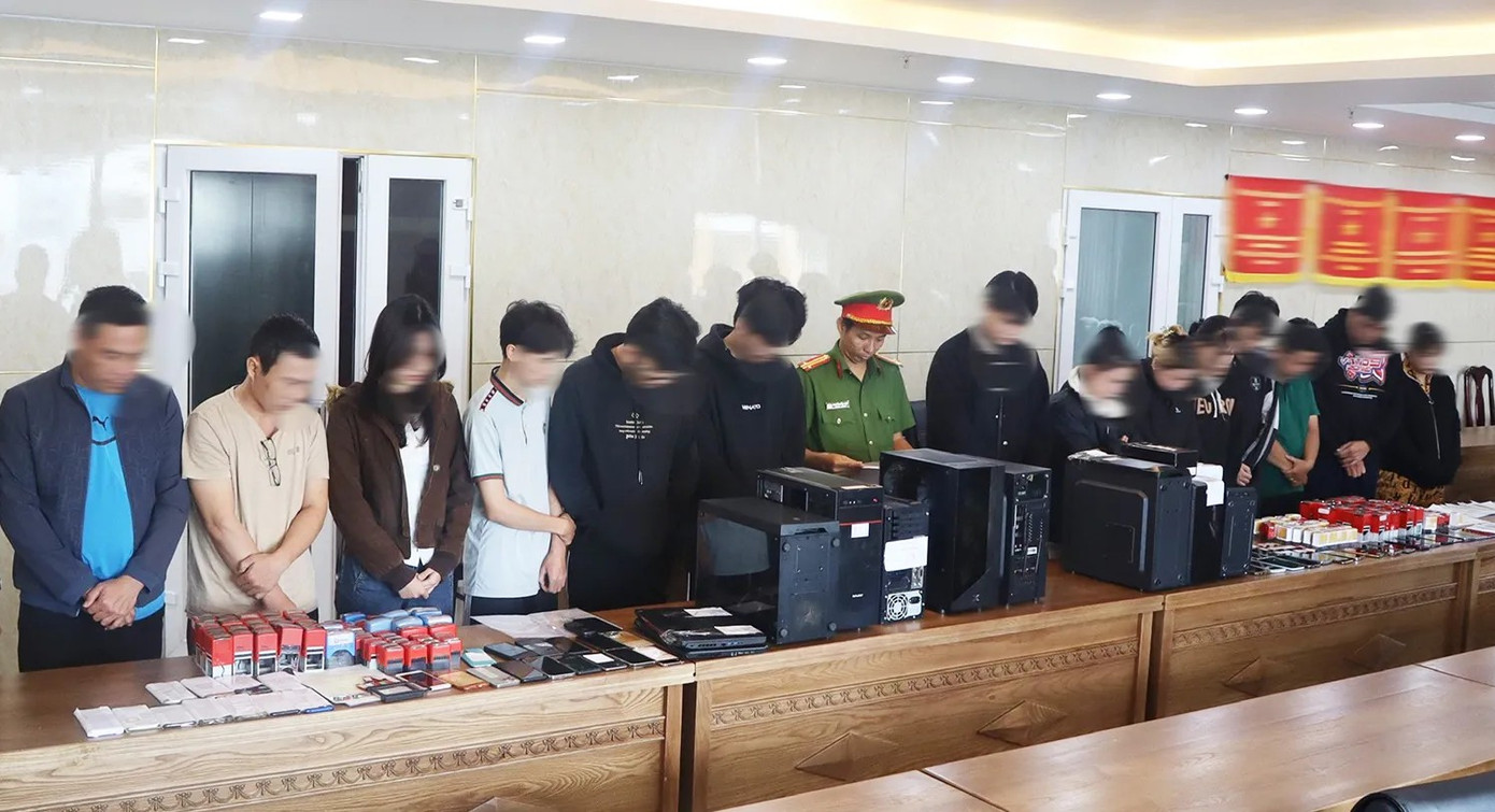 Các đối tượng liên quan đến các đường dây tại cơ quan công an. Các đối tượng liên quan đến các đường dây tại cơ quan công an.