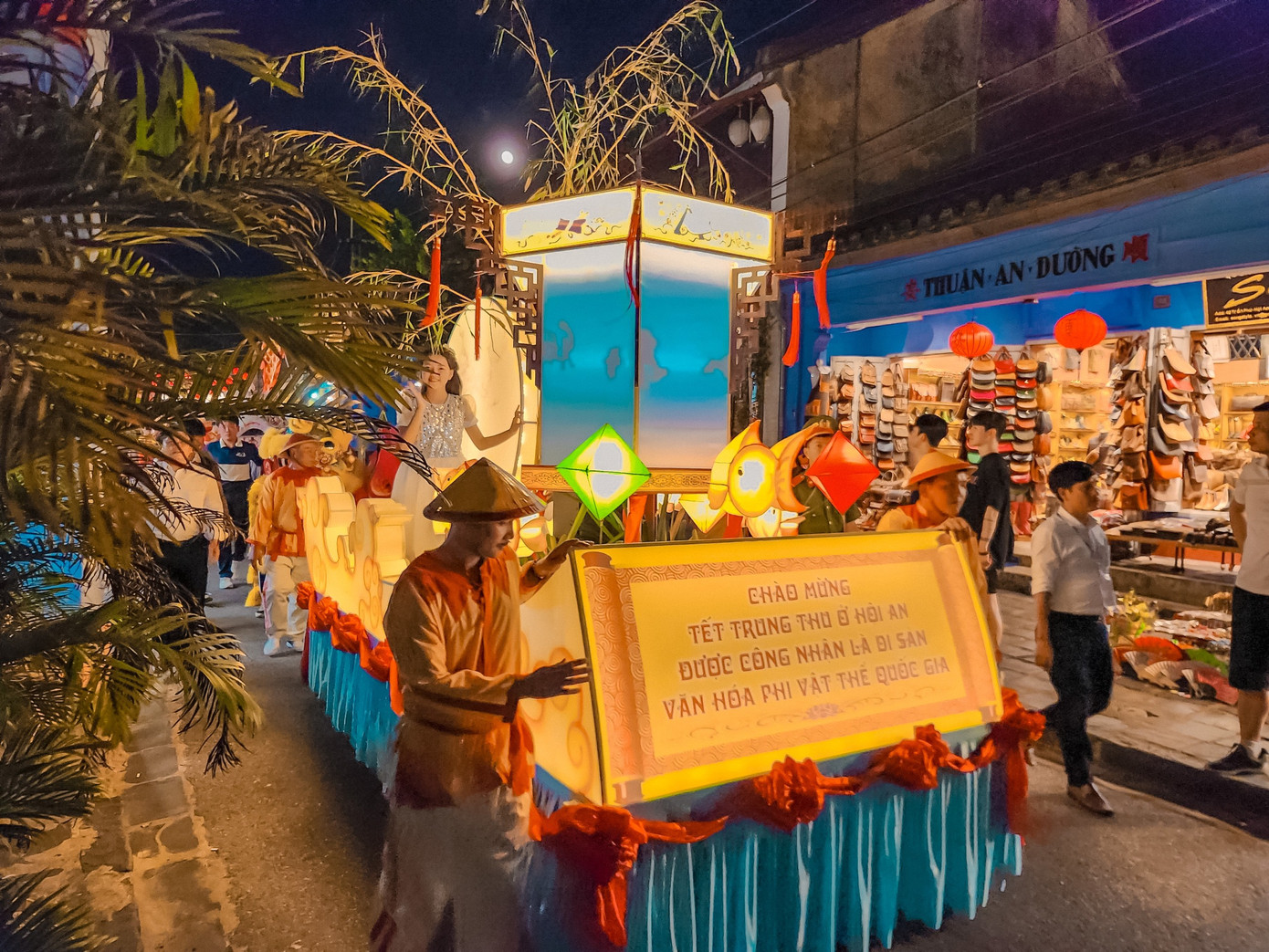 Năm nay thành phố Hội An tổ chức nhiều hoạt động vui tươi, ý nghĩa. Đặc biệt trong dịp này, thành phố tổ chức đoàn rước danh hiệu di sản văn hóa phi vật thể quốc gia và tổ chức lễ trao quyết định của Bộ VH-TT&amp;DL công nhận Di sản Văn hóa phi vật thể quốc gia Tết Trung thu ở Hội An.