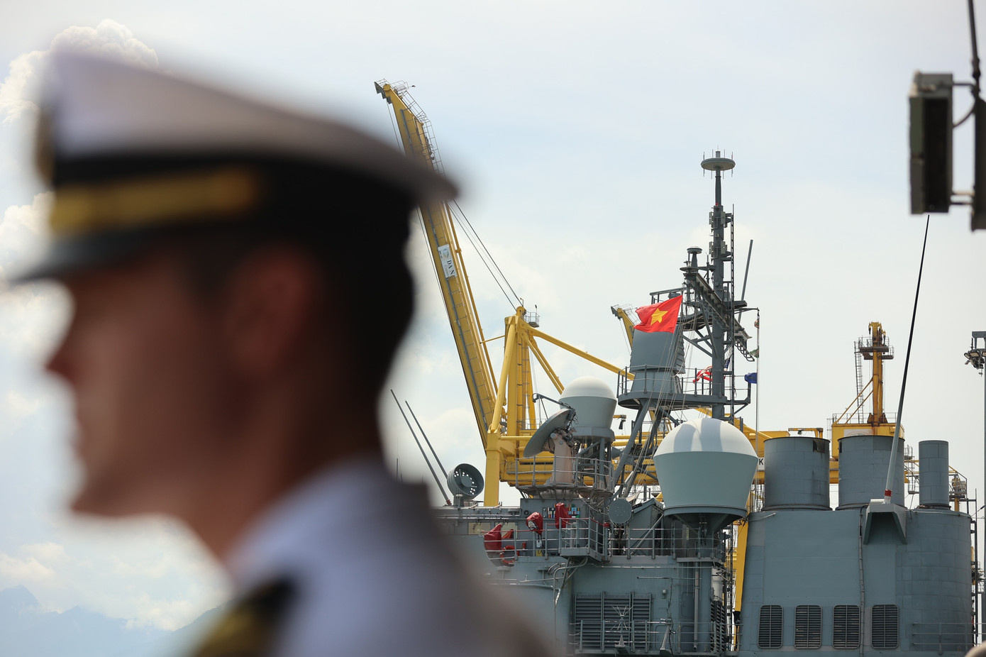 Đại sứ quán Mỹ tại Việt Nam, Marc Knapper cho biết: Chuyến thăm đánh dấu một dịp đặc biệt khi hai nước kỷ niệm 10 năm quan hệ Đối tác toàn diện Mỹ - Việt Nam, thể hiện cam kết chung của hai nước hướng tới một tương lại thịnh vượng và an ninh. Ảnh: Như Ý